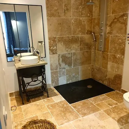 Paradis Perdu Piscine Jacuzzi Billard Baby-foot * Louvie Juzon